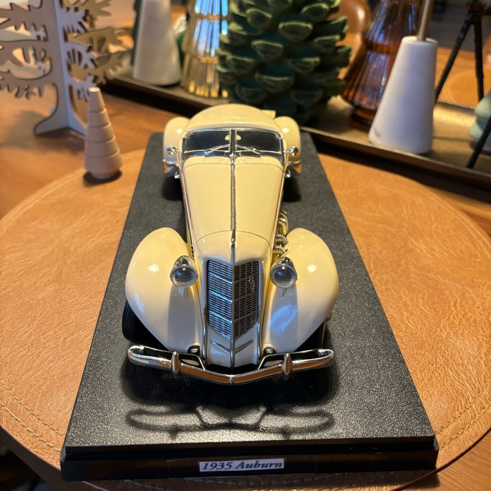 1835 851 Auburn Model Car - Super Charger in mint condition